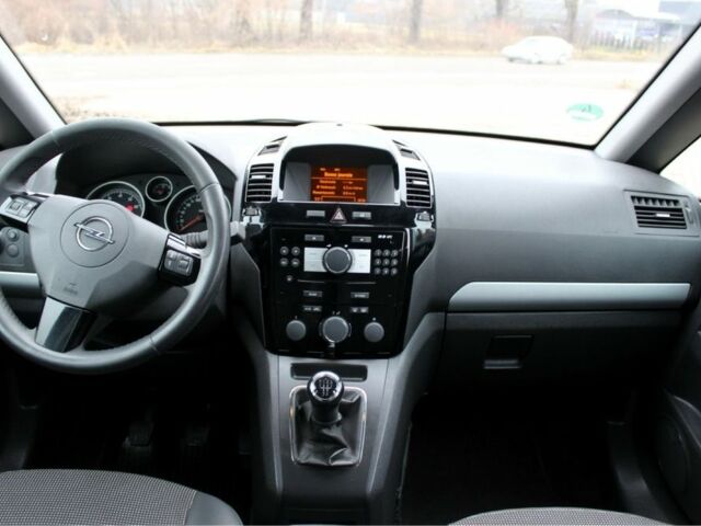 Черный Опель Зафира, объемом двигателя 1.8 л и пробегом 220 тыс. км за 7499 $, фото 16 на Automoto.ua