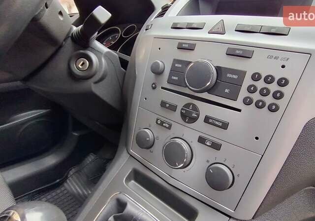 Черный Опель Зафира, объемом двигателя 1.7 л и пробегом 184 тыс. км за 7999 $, фото 22 на Automoto.ua