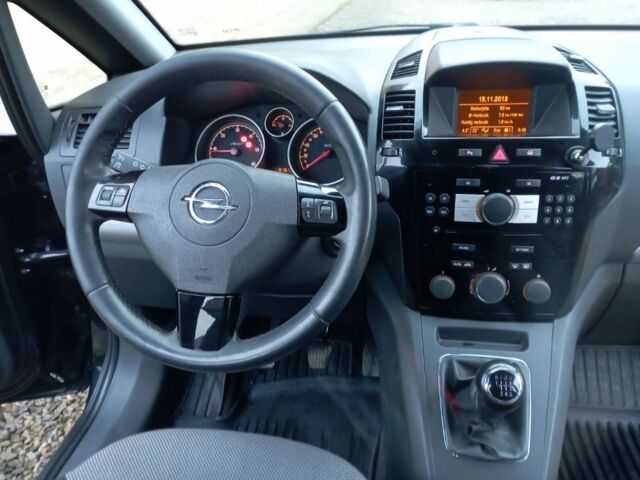 Чорний Опель Зафіра, об'ємом двигуна 0 л та пробігом 266 тис. км за 7800 $, фото 5 на Automoto.ua