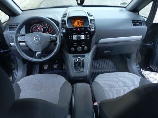 Чорний Опель Зафіра, об'ємом двигуна 0 л та пробігом 266 тис. км за 7800 $, фото 6 на Automoto.ua