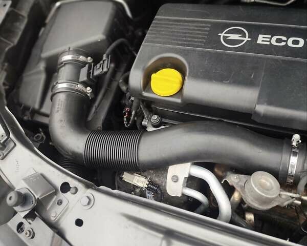 Коричневий Опель Зафіра, об'ємом двигуна 1.7 л та пробігом 232 тис. км за 8200 $, фото 45 на Automoto.ua