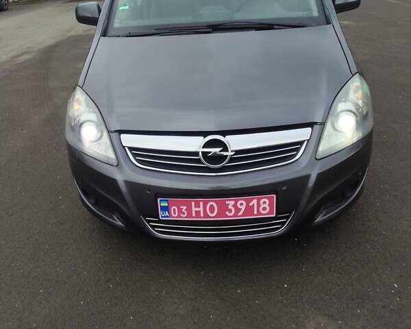 Коричневий Опель Зафіра, об'ємом двигуна 1.7 л та пробігом 232 тис. км за 8200 $, фото 1 на Automoto.ua