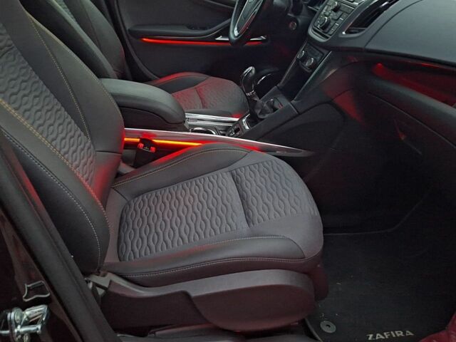 Коричневый Опель Зафира, объемом двигателя 2 л и пробегом 260 тыс. км за 10500 $, фото 4 на Automoto.ua