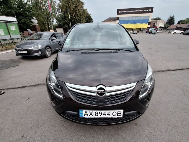 Коричневый Опель Зафира, объемом двигателя 2 л и пробегом 260 тыс. км за 10500 $, фото 10 на Automoto.ua