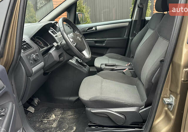 Коричневый Опель Зафира, объемом двигателя 1.6 л и пробегом 200 тыс. км за 8100 $, фото 22 на Automoto.ua