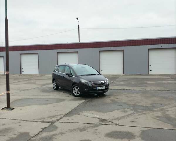 Коричневый Опель Зафира, объемом двигателя 1.6 л и пробегом 211 тыс. км за 9500 $, фото 3 на Automoto.ua