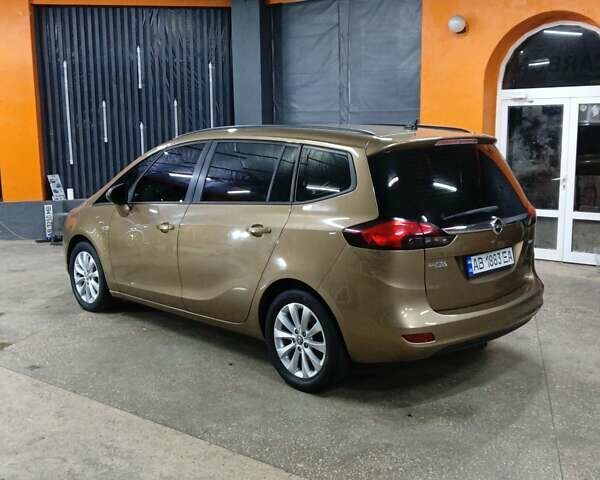 Коричневый Опель Зафира, объемом двигателя 2 л и пробегом 253 тыс. км за 10000 $, фото 3 на Automoto.ua