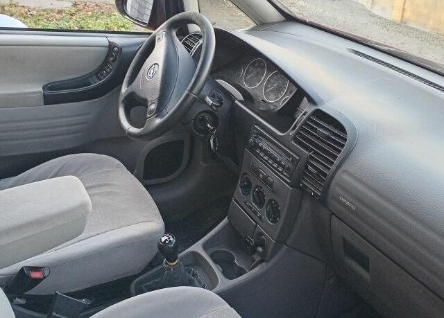 Красный Опель Зафира, объемом двигателя 2.2 л и пробегом 300 тыс. км за 2800 $, фото 4 на Automoto.ua