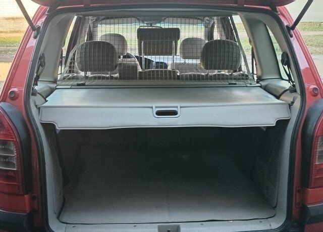 Красный Опель Зафира, объемом двигателя 2.2 л и пробегом 300 тыс. км за 2800 $, фото 6 на Automoto.ua