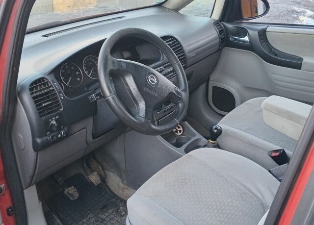 Красный Опель Зафира, объемом двигателя 2.2 л и пробегом 300 тыс. км за 2800 $, фото 5 на Automoto.ua