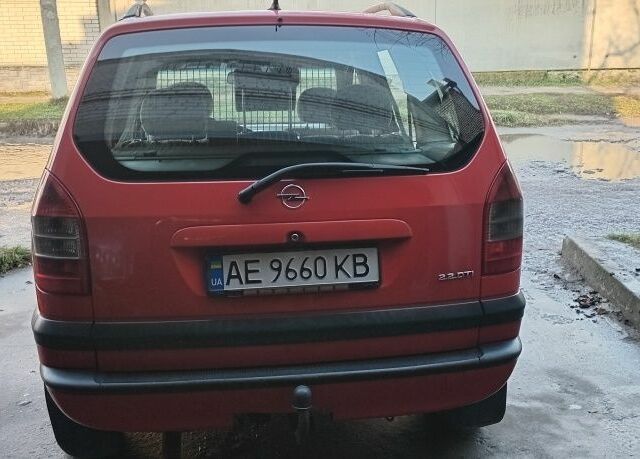 Красный Опель Зафира, объемом двигателя 2.2 л и пробегом 300 тыс. км за 2800 $, фото 3 на Automoto.ua