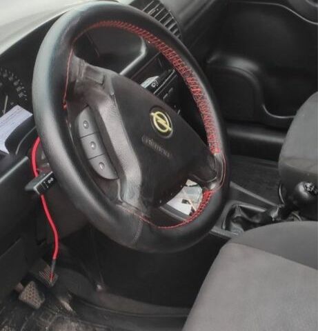 Красный Опель Зафира, объемом двигателя 1.8 л и пробегом 330 тыс. км за 3800 $, фото 4 на Automoto.ua