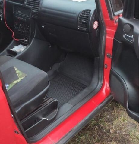 Красный Опель Зафира, объемом двигателя 1.8 л и пробегом 330 тыс. км за 3800 $, фото 6 на Automoto.ua