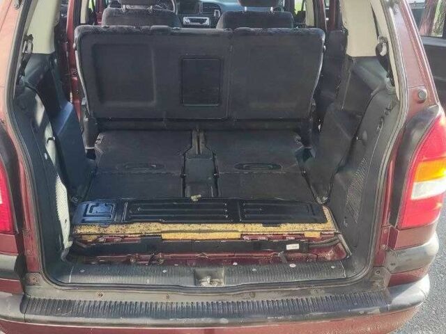 Красный Опель Зафира, объемом двигателя 1.6 л и пробегом 290 тыс. км за 3600 $, фото 4 на Automoto.ua