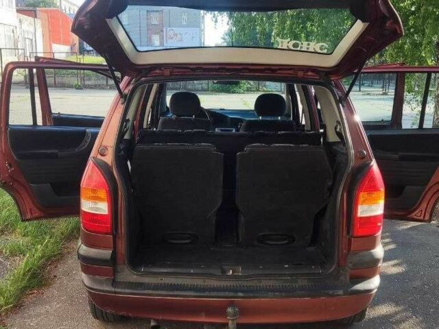 Красный Опель Зафира, объемом двигателя 1.6 л и пробегом 290 тыс. км за 3600 $, фото 6 на Automoto.ua