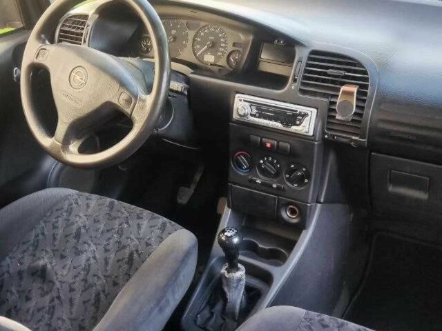 Красный Опель Зафира, объемом двигателя 1.6 л и пробегом 290 тыс. км за 3600 $, фото 7 на Automoto.ua