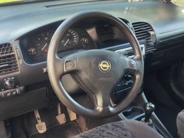 Красный Опель Зафира, объемом двигателя 1.6 л и пробегом 290 тыс. км за 3600 $, фото 8 на Automoto.ua