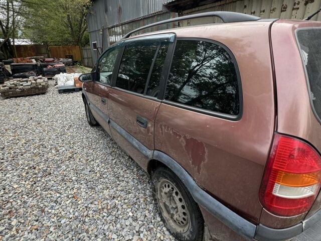 Красный Опель Зафира, объемом двигателя 1.6 л и пробегом 320 тыс. км за 2771 $, фото 2 на Automoto.ua