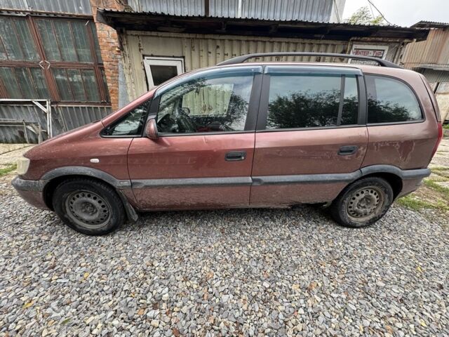 Красный Опель Зафира, объемом двигателя 1.6 л и пробегом 320 тыс. км за 2771 $, фото 1 на Automoto.ua