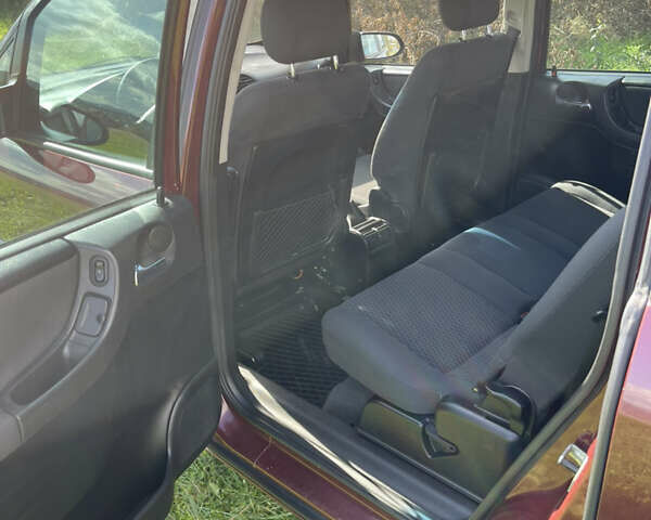 Красный Опель Зафира, объемом двигателя 2.2 л и пробегом 303 тыс. км за 4300 $, фото 8 на Automoto.ua