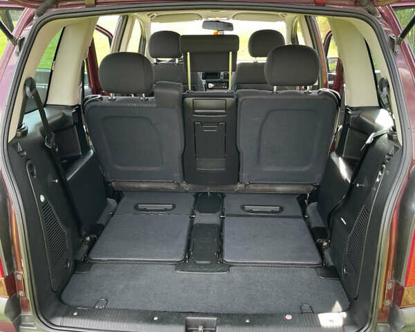 Красный Опель Зафира, объемом двигателя 2.2 л и пробегом 303 тыс. км за 4300 $, фото 13 на Automoto.ua