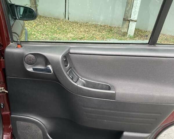 Красный Опель Зафира, объемом двигателя 2.2 л и пробегом 270 тыс. км за 4750 $, фото 5 на Automoto.ua