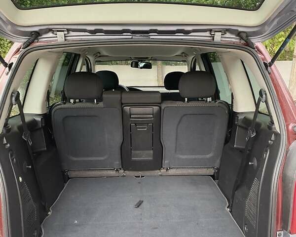 Красный Опель Зафира, объемом двигателя 2.2 л и пробегом 270 тыс. км за 4750 $, фото 3 на Automoto.ua