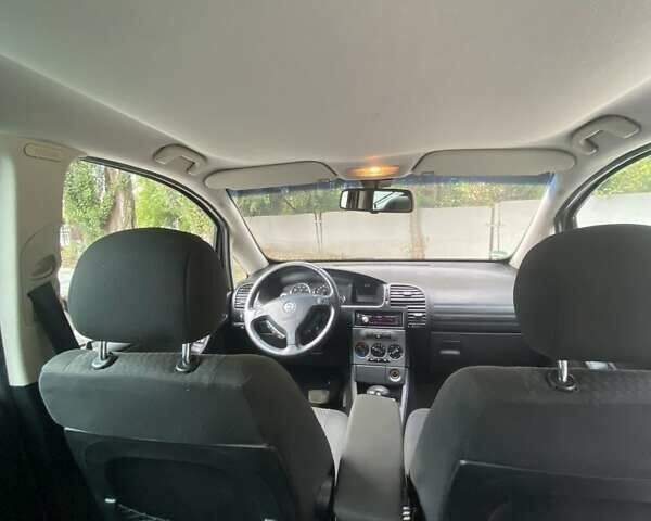 Красный Опель Зафира, объемом двигателя 2.2 л и пробегом 270 тыс. км за 4750 $, фото 6 на Automoto.ua