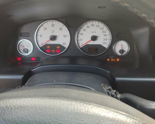 Опель Зафира 2004 в Коростене на Automoto.ua Красный Опель Зафира, объемом двигателя 2.17 л и пробегом 276 тыс. км за 3900 $, фото 2 на Automoto.ua
