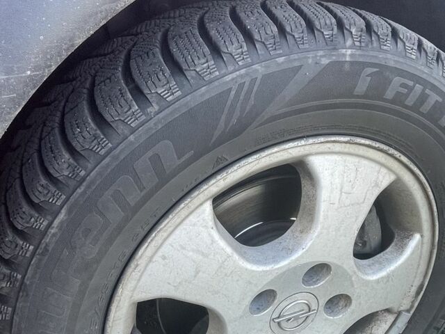 Красный Опель Зафира, объемом двигателя 2.2 л и пробегом 280 тыс. км за 2650 $, фото 6 на Automoto.ua