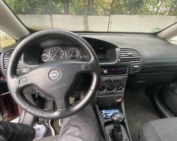 Красный Опель Зафира, объемом двигателя 2.2 л и пробегом 270 тыс. км за 4750 $, фото 2 на Automoto.ua