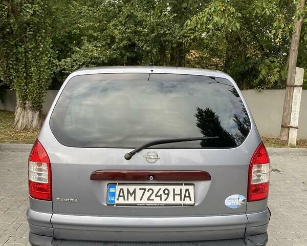 Красный Опель Зафира, объемом двигателя 2.2 л и пробегом 270 тыс. км за 4750 $, фото 7 на Automoto.ua
