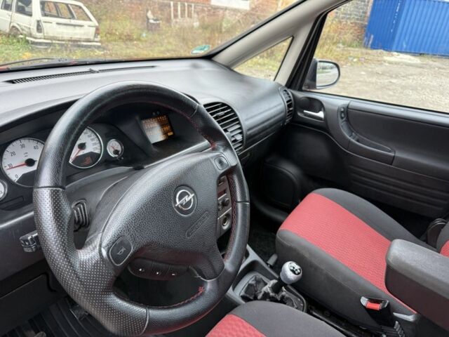 Красный Опель Зафира, объемом двигателя 2.2 л и пробегом 300 тыс. км за 1850 $, фото 4 на Automoto.ua