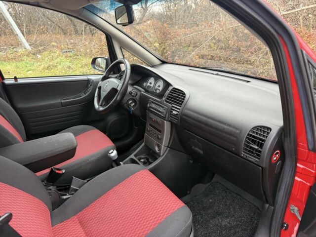 Красный Опель Зафира, объемом двигателя 2.2 л и пробегом 300 тыс. км за 1850 $, фото 6 на Automoto.ua