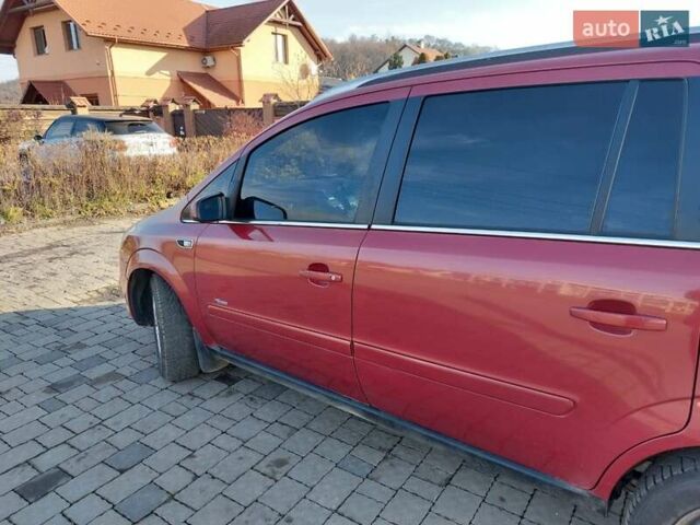 Красный Опель Зафира, объемом двигателя 1.6 л и пробегом 273 тыс. км за 5600 $, фото 1 на Automoto.ua