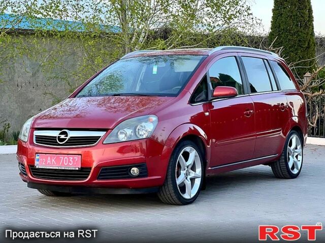 Красный Опель Зафира, объемом двигателя 18 л и пробегом 224 тыс. км за 7550 $, фото 2 на Automoto.ua