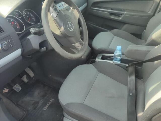 Червоний Опель Зафіра, об'ємом двигуна 1.9 л та пробігом 498 тис. км за 3100 $, фото 5 на Automoto.ua