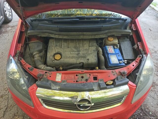 Красный Опель Зафира, объемом двигателя 1.9 л и пробегом 330 тыс. км за 5900 $, фото 6 на Automoto.ua