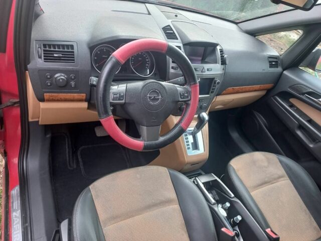 Красный Опель Зафира, объемом двигателя 1.9 л и пробегом 330 тыс. км за 5900 $, фото 3 на Automoto.ua