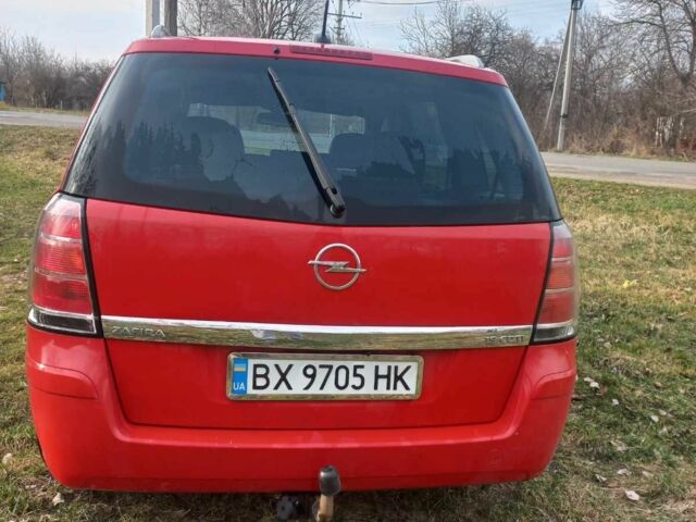 Красный Опель Зафира, объемом двигателя 1.9 л и пробегом 330 тыс. км за 5900 $, фото 1 на Automoto.ua