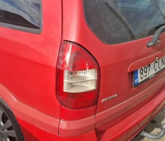 Красный Опель Зафира, объемом двигателя 2.2 л и пробегом 200 тыс. км за 2000 $, фото 4 на Automoto.ua