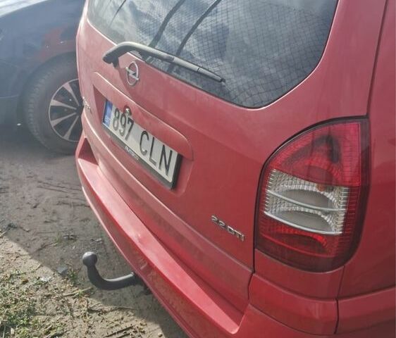 Красный Опель Зафира, объемом двигателя 2.2 л и пробегом 200 тыс. км за 2000 $, фото 3 на Automoto.ua