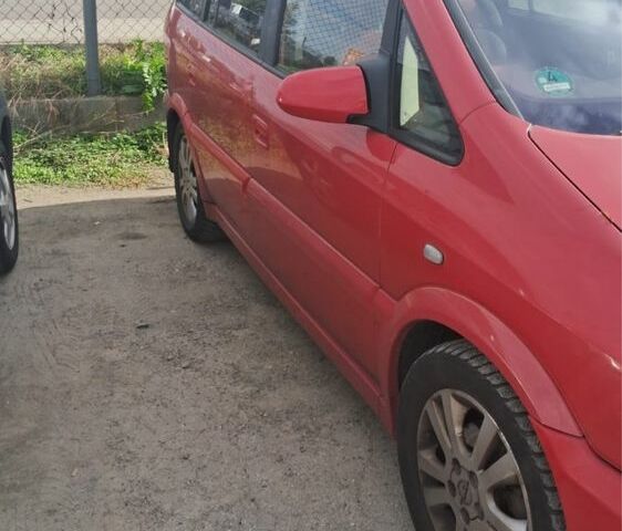 Красный Опель Зафира, объемом двигателя 2.2 л и пробегом 200 тыс. км за 2000 $, фото 2 на Automoto.ua