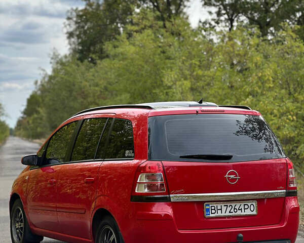 Красный Опель Зафира, объемом двигателя 1.7 л и пробегом 310 тыс. км за 7800 $, фото 4 на Automoto.ua