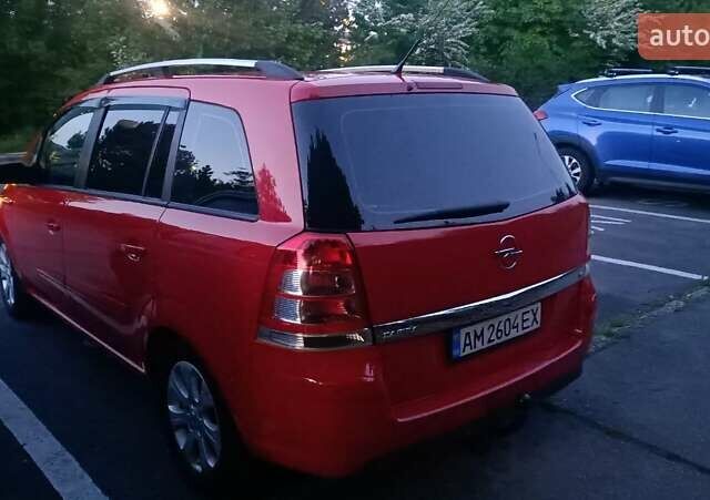 Красный Опель Зафира, объемом двигателя 1.6 л и пробегом 184 тыс. км за 6000 $, фото 4 на Automoto.ua