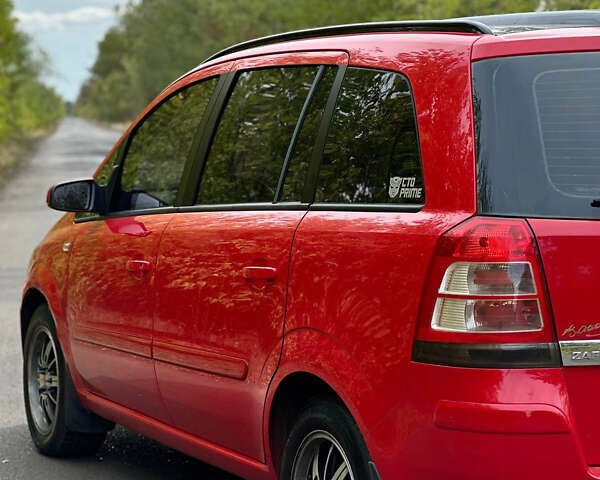 Красный Опель Зафира, объемом двигателя 1.7 л и пробегом 310 тыс. км за 7800 $, фото 2 на Automoto.ua