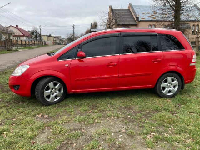 Красный Опель Зафира, объемом двигателя 1.7 л и пробегом 256 тыс. км за 6000 $, фото 2 на Automoto.ua