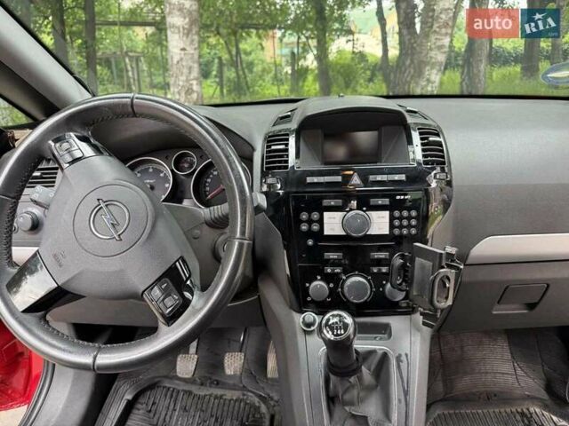Красный Опель Зафира, объемом двигателя 1.7 л и пробегом 255 тыс. км за 6500 $, фото 12 на Automoto.ua