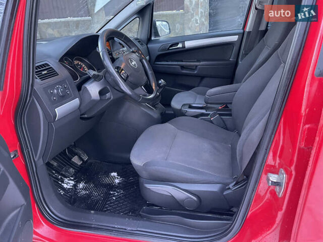 Красный Опель Зафира, объемом двигателя 1.69 л и пробегом 186 тыс. км за 5900 $, фото 13 на Automoto.ua