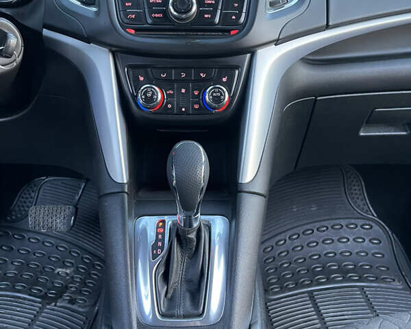 Красный Опель Зафира, объемом двигателя 1.6 л и пробегом 146 тыс. км за 10699 $, фото 25 на Automoto.ua